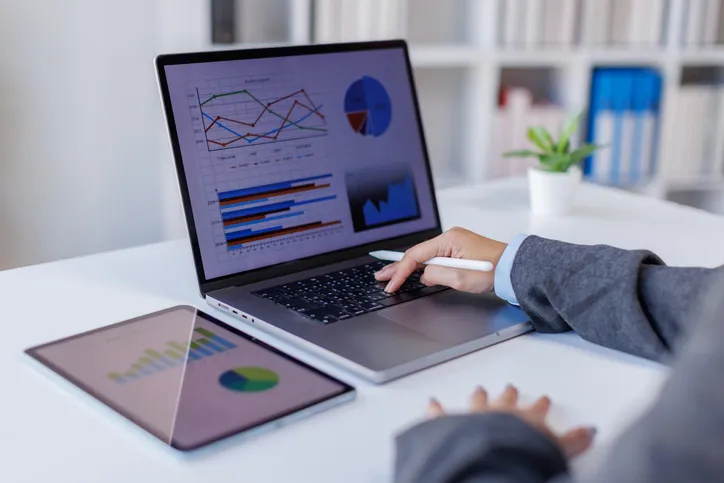 Why a lawyer is needed for listed company advisory